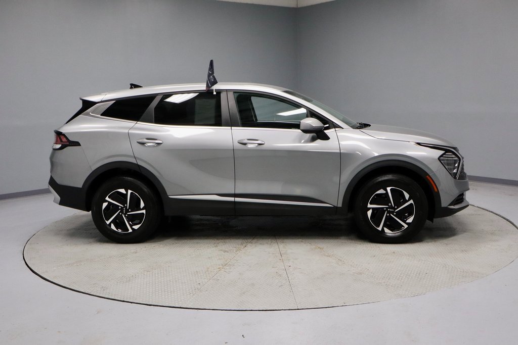 Used 2024 Kia Sportage LX image 11
