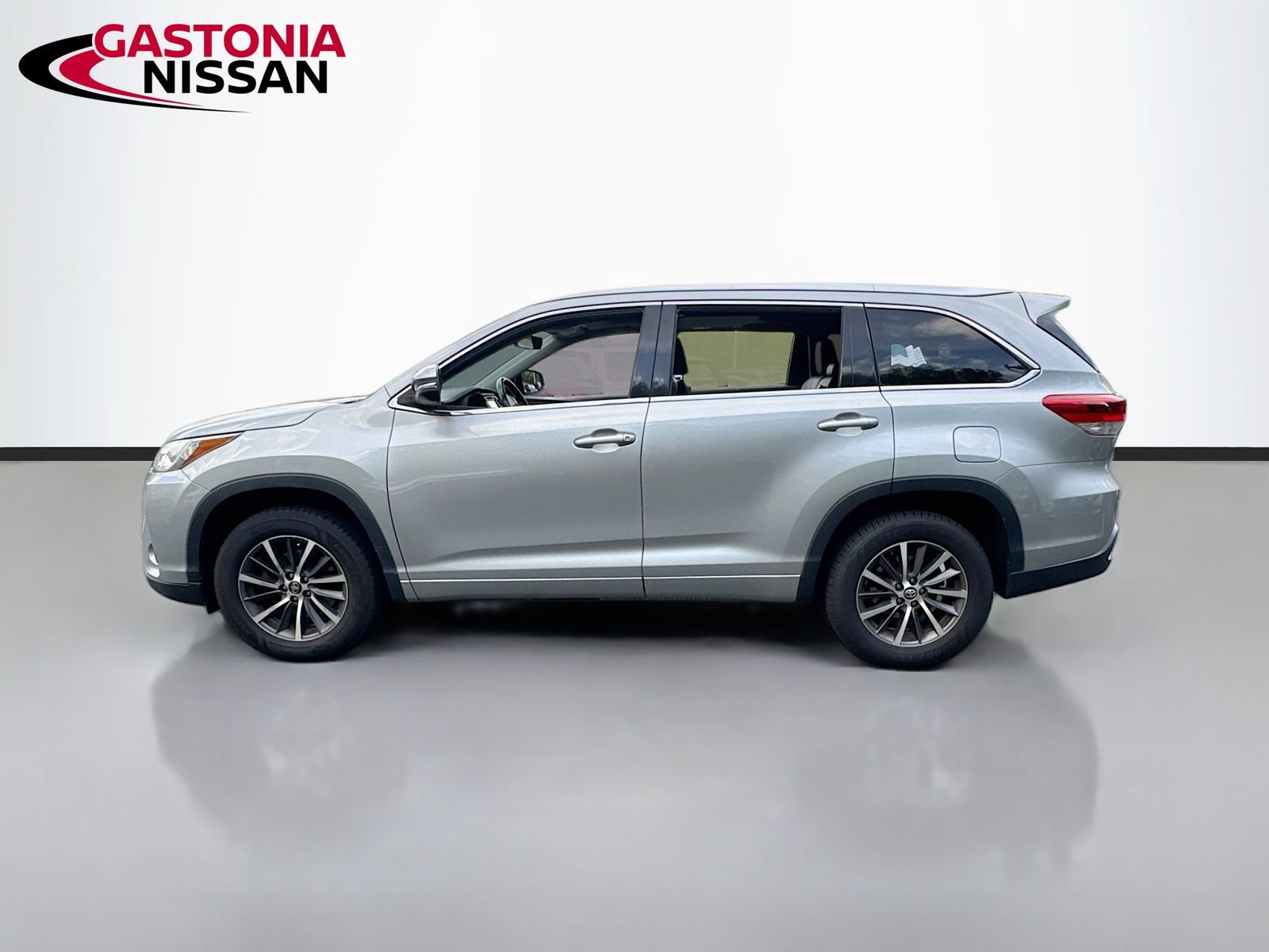 Used 2018 Toyota Highlander XLE FWD image 5