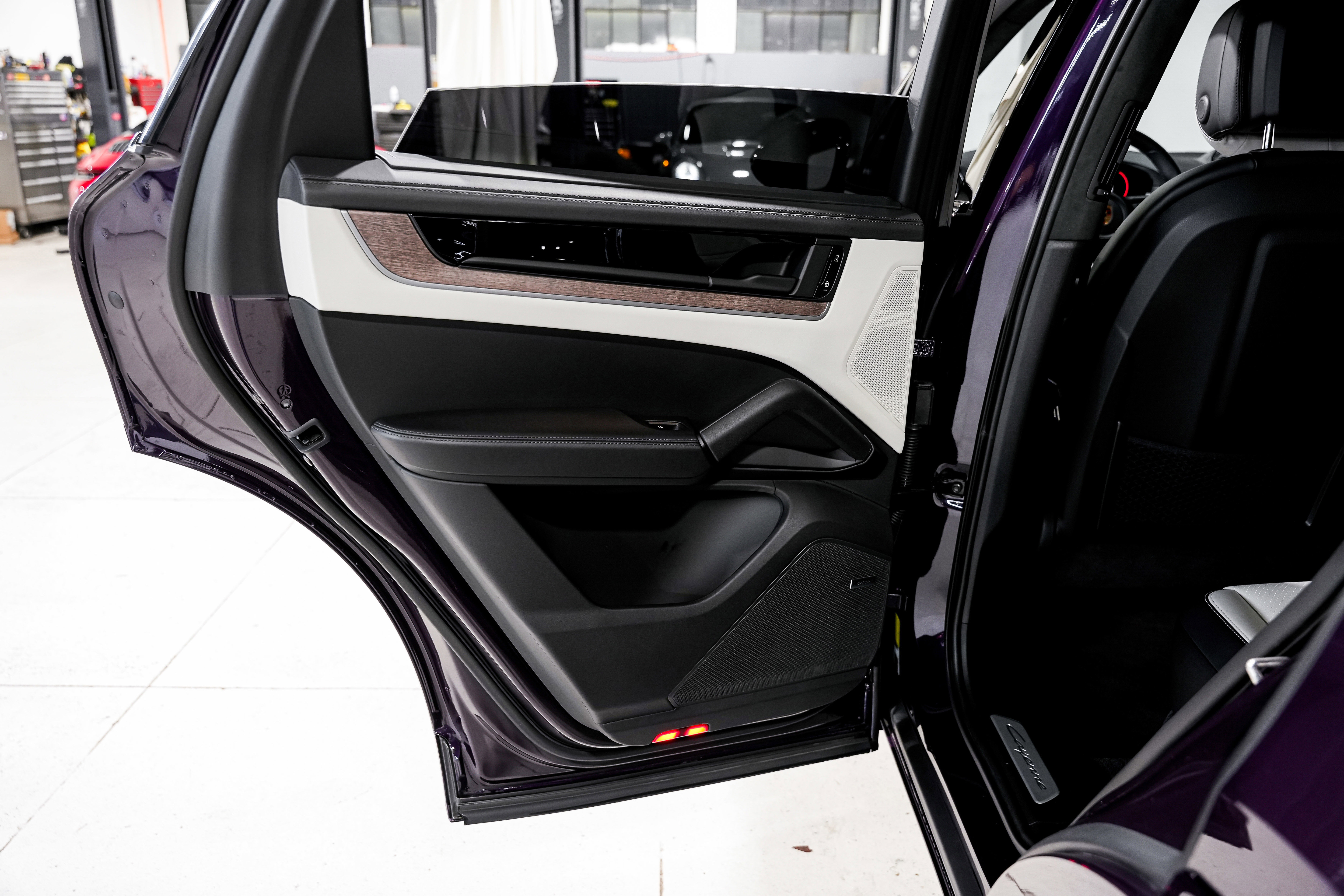 Used 2024 Porsche Cayenne S image 37