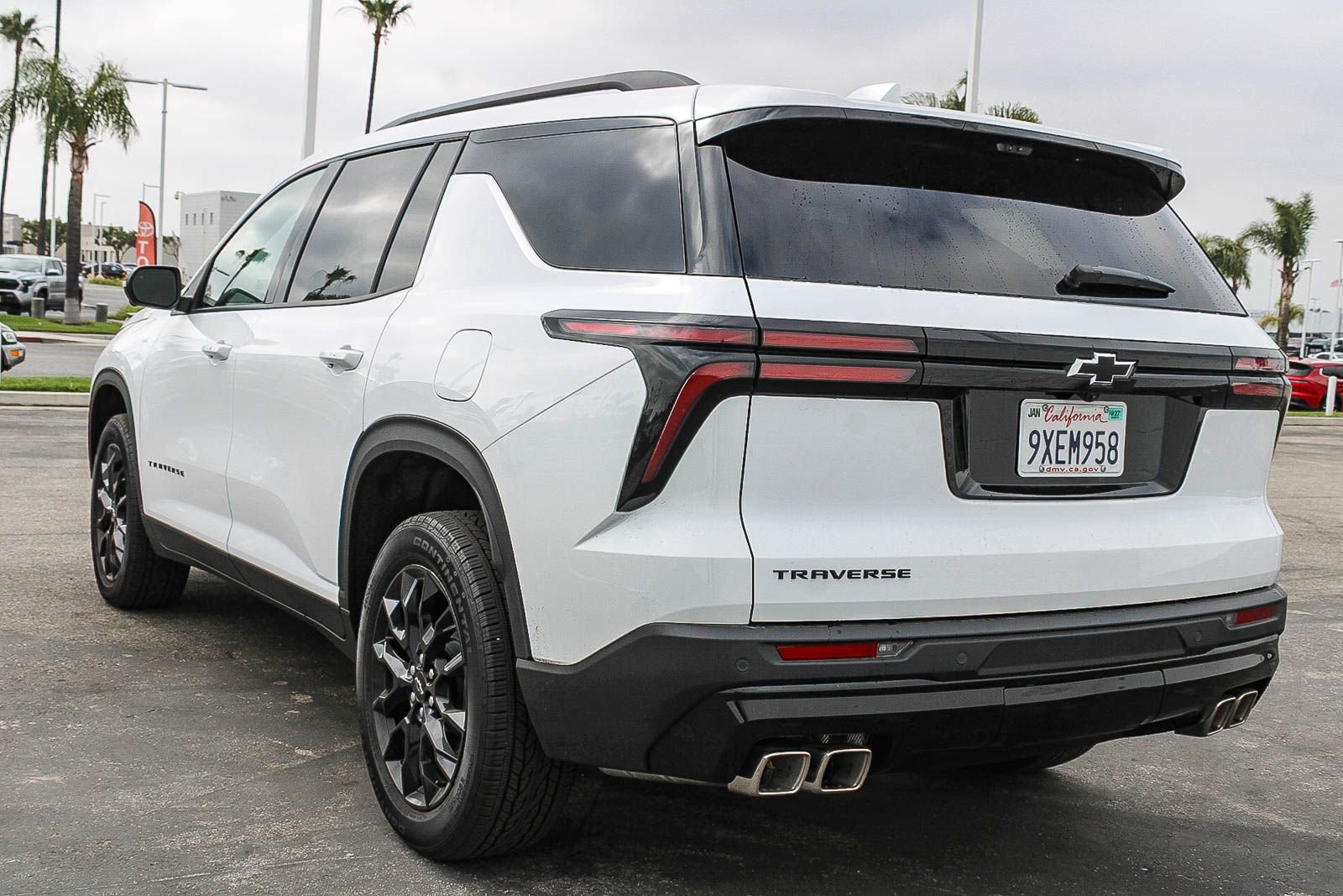 Used 2026 Chevrolet Traverse LT w/ Midnight/Sport Edition FWD image 7