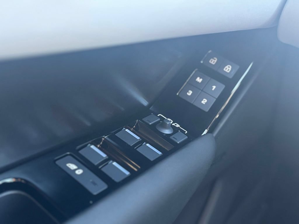 New 2026 Land Rover Range Rover Velar Dynamic SE AWD/4WD image 14