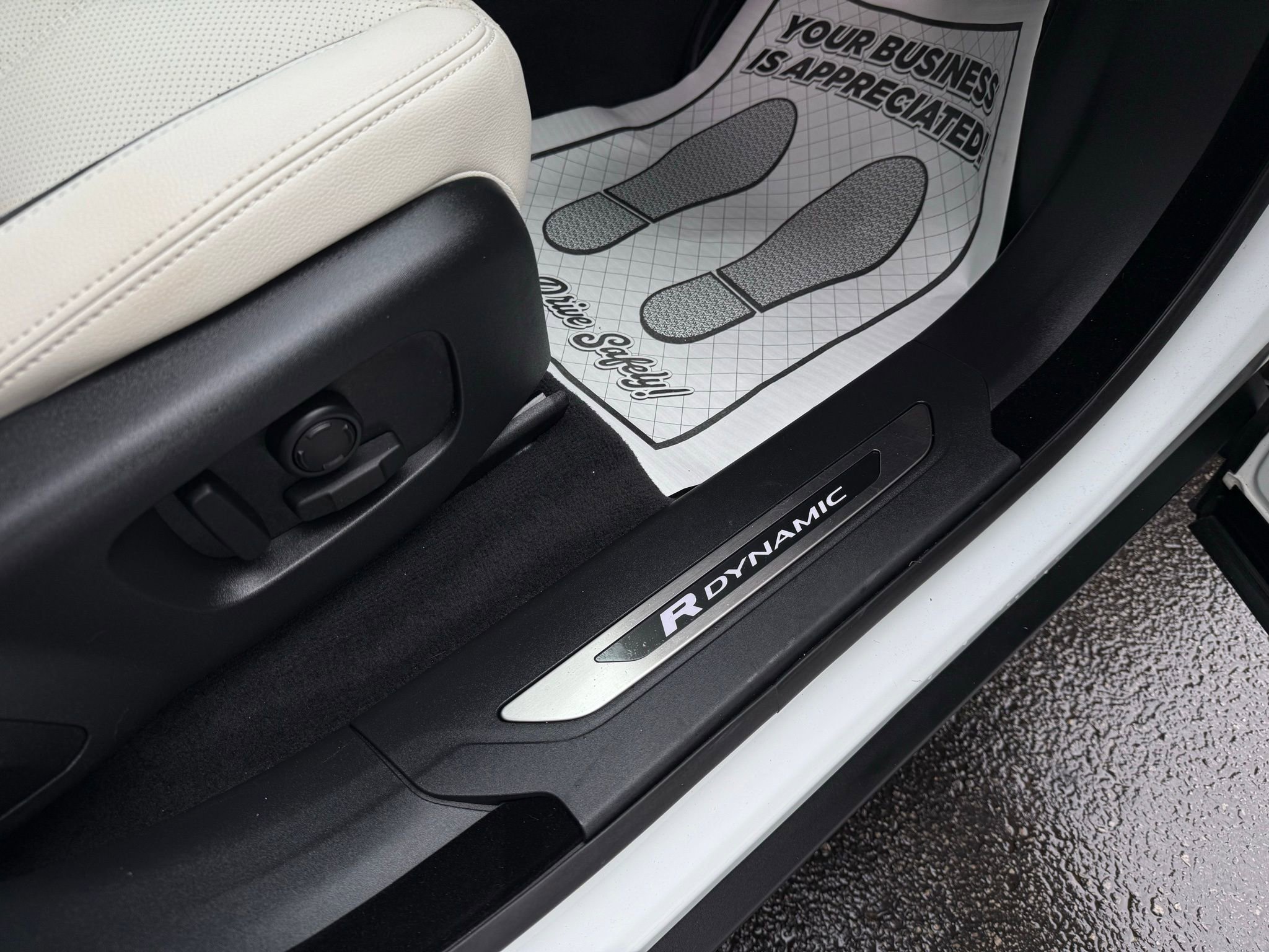 Used 2023 Land Rover Range Rover Velar R-Dynamic S image 22