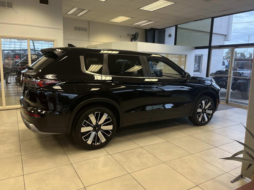 New 2026 Mitsubishi Outlander SE FWD image 6