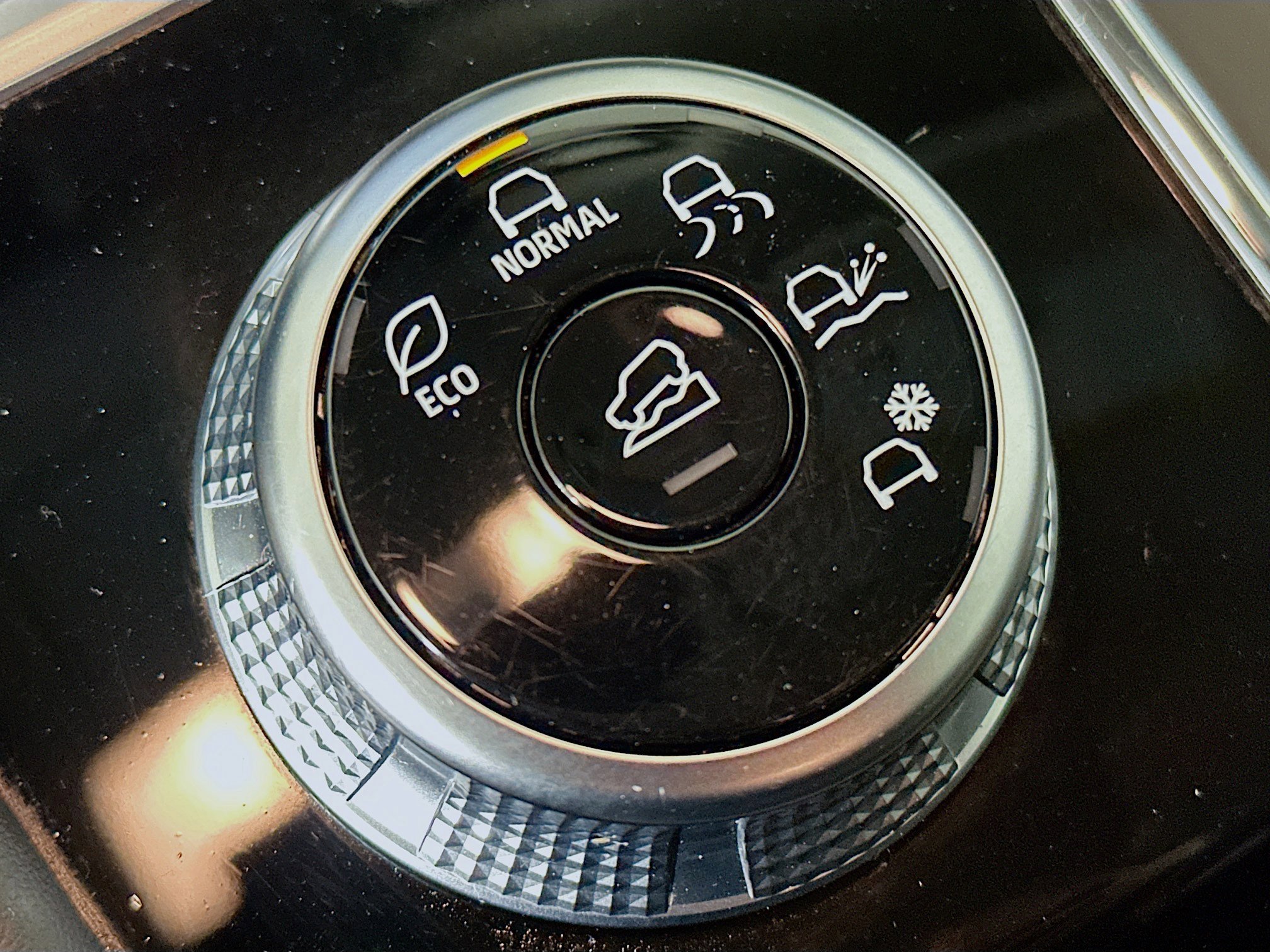 Used 2024 Mitsubishi Outlander SE image 26