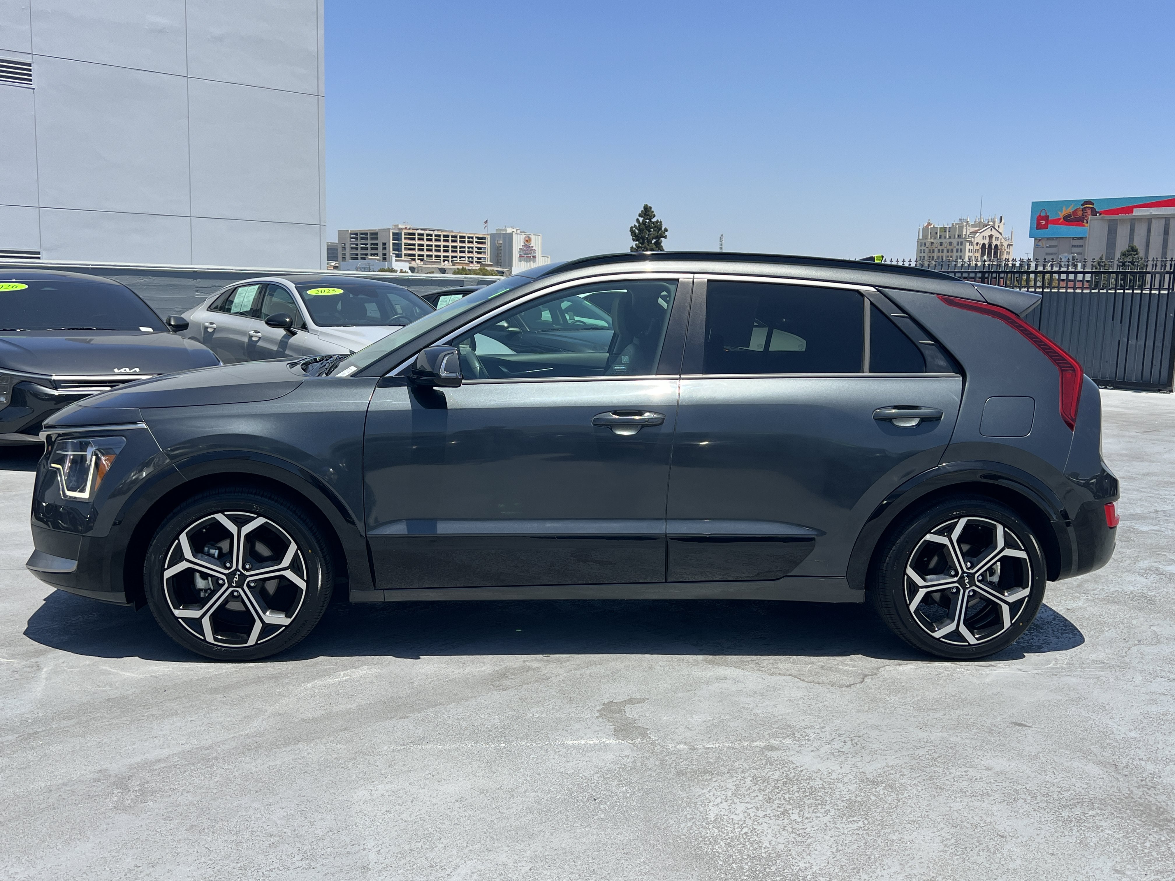 Certified 2023 Kia Niro EX Touring FWD image 3