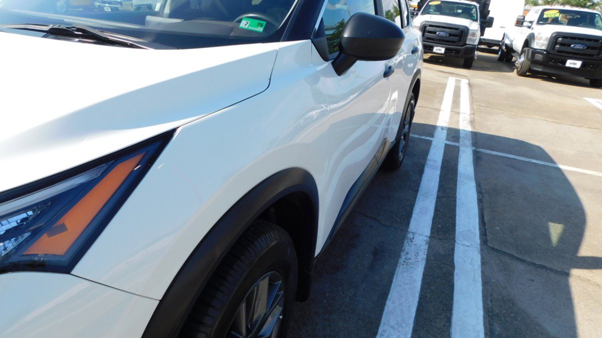 Used 2023 Nissan Rogue S image 7