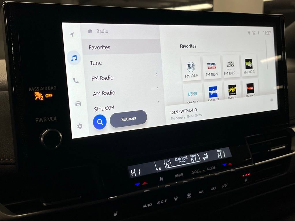 Used 2025 Toyota Sienna XSE image 29