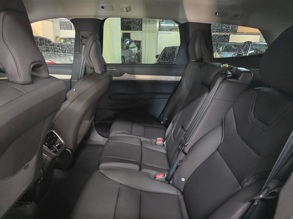 New 2025 Volvo EX90 Plus AWD/4WD image 16