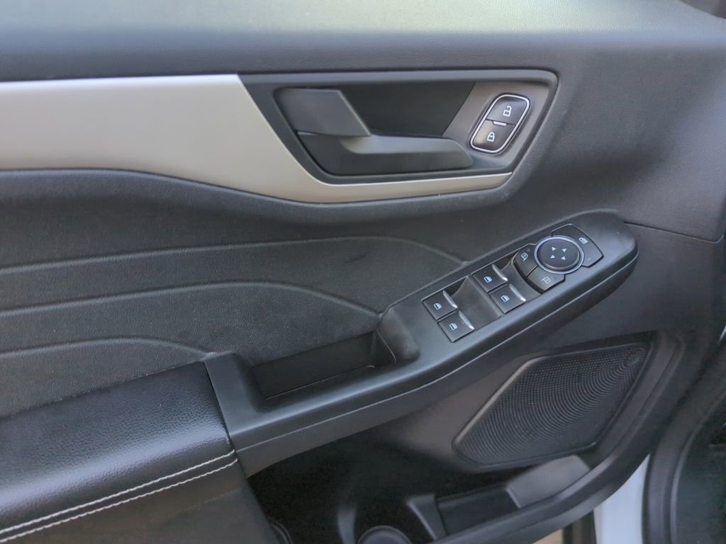 Used 2022 Ford Escape SE image 8