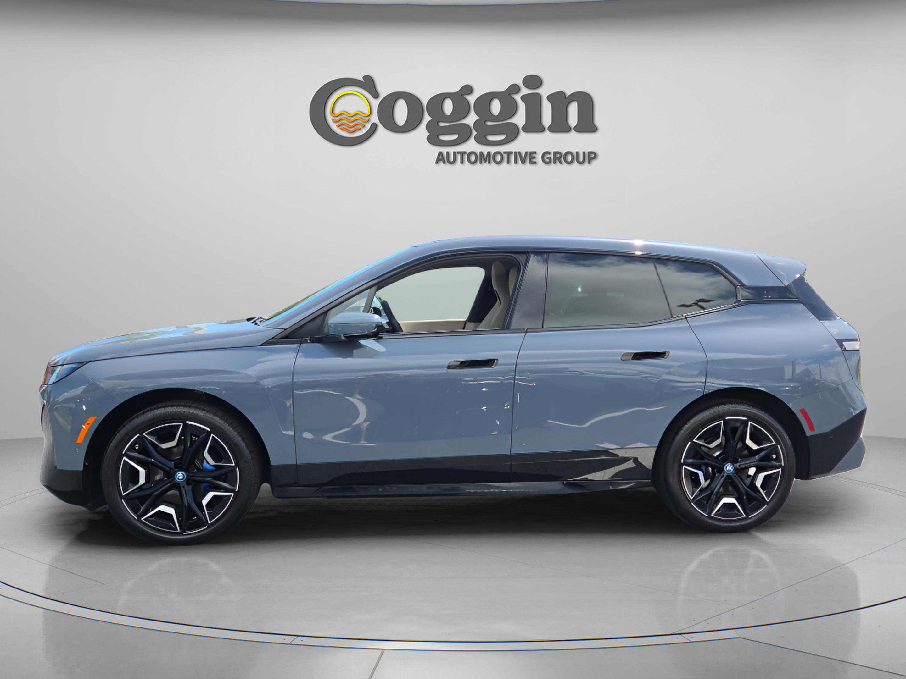 Used 2024 BMW iX xDrive50 w/ Sport Package AWD/4WD image 2