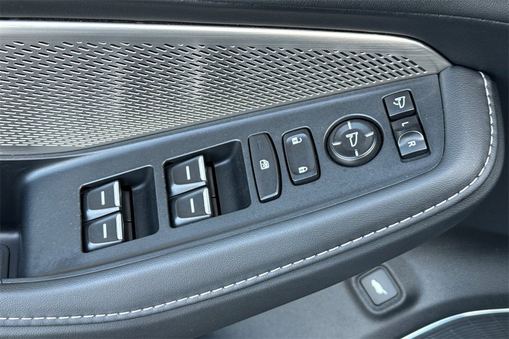 Used 2023 Acura MDX SH-AWD w/ Technology Package image 16