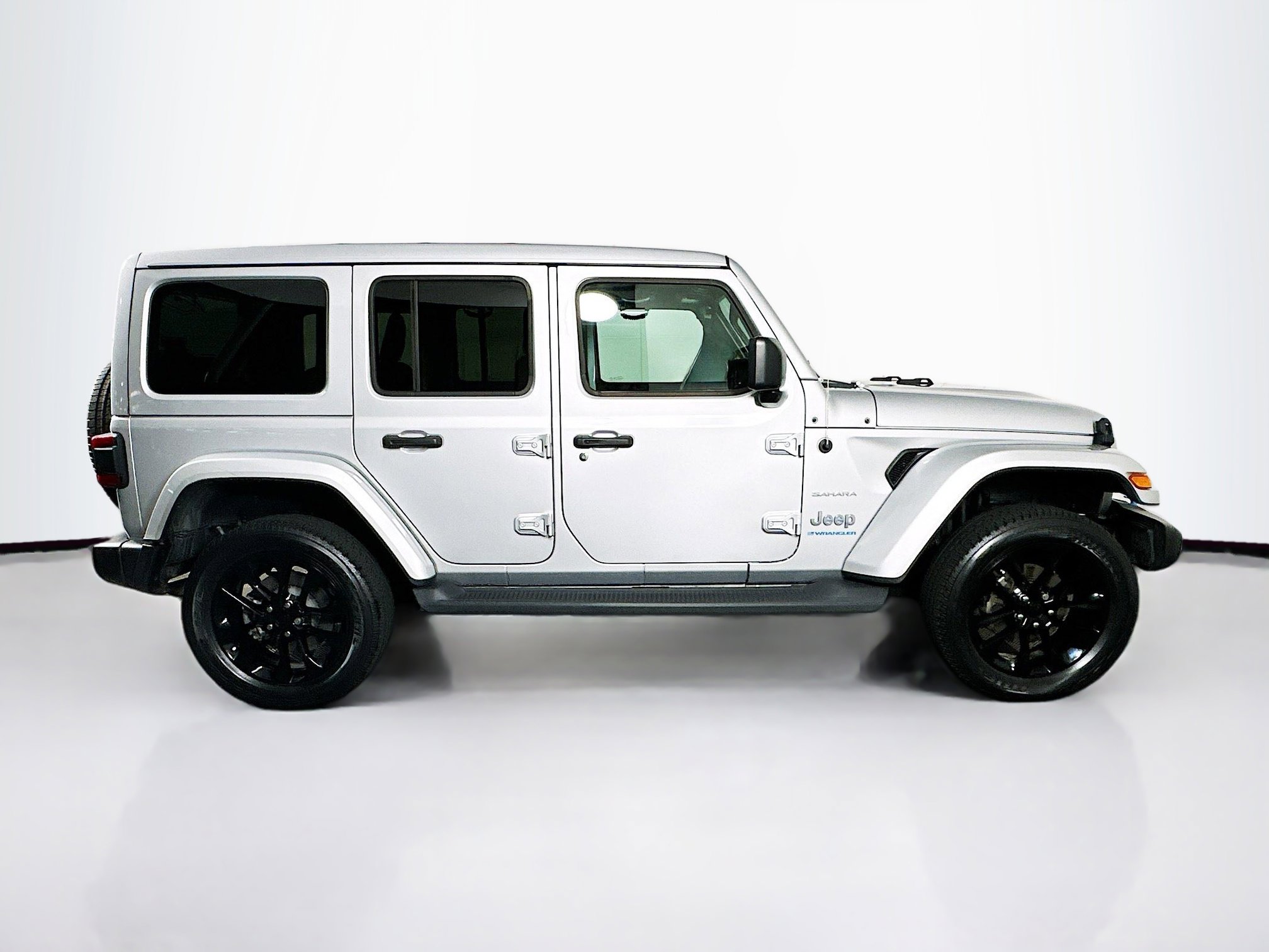 Used 2023 Jeep Wrangler Sahara w/ Cold Weather Group AWD/4WD image 10