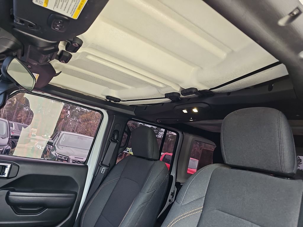 Used 2024 Jeep Wrangler Unlimited image 35