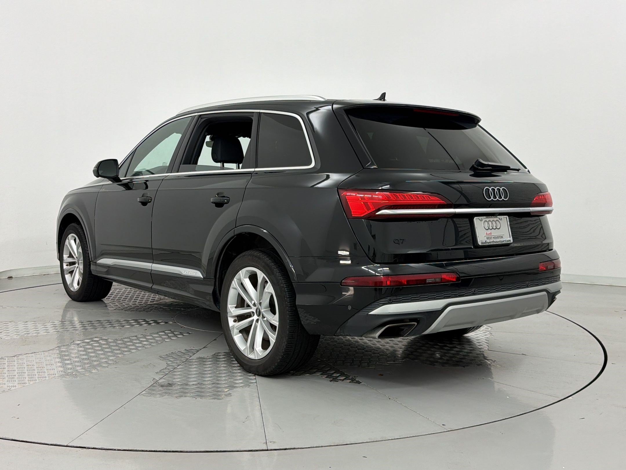Used 2025 Audi Q7 3.0T Premium Plus AWD/4WD image 3