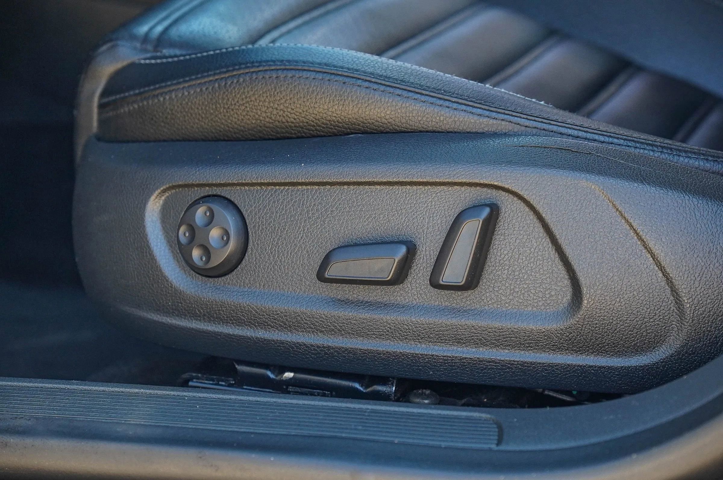 Used 2012 Volkswagen CC Lux Limited image 33