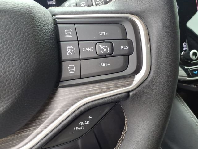 Used 2024 Jeep Wagoneer Series III AWD/4WD image 29