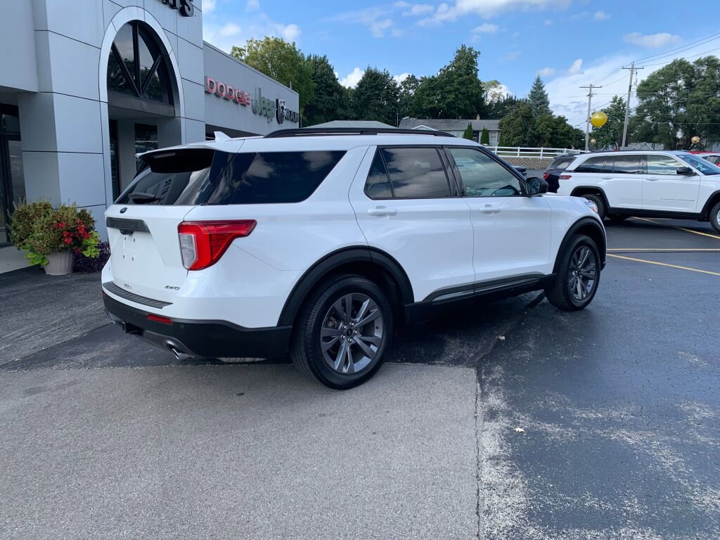 Used 2021 Ford Explorer XLT w/ Equipment Group 202A image 8