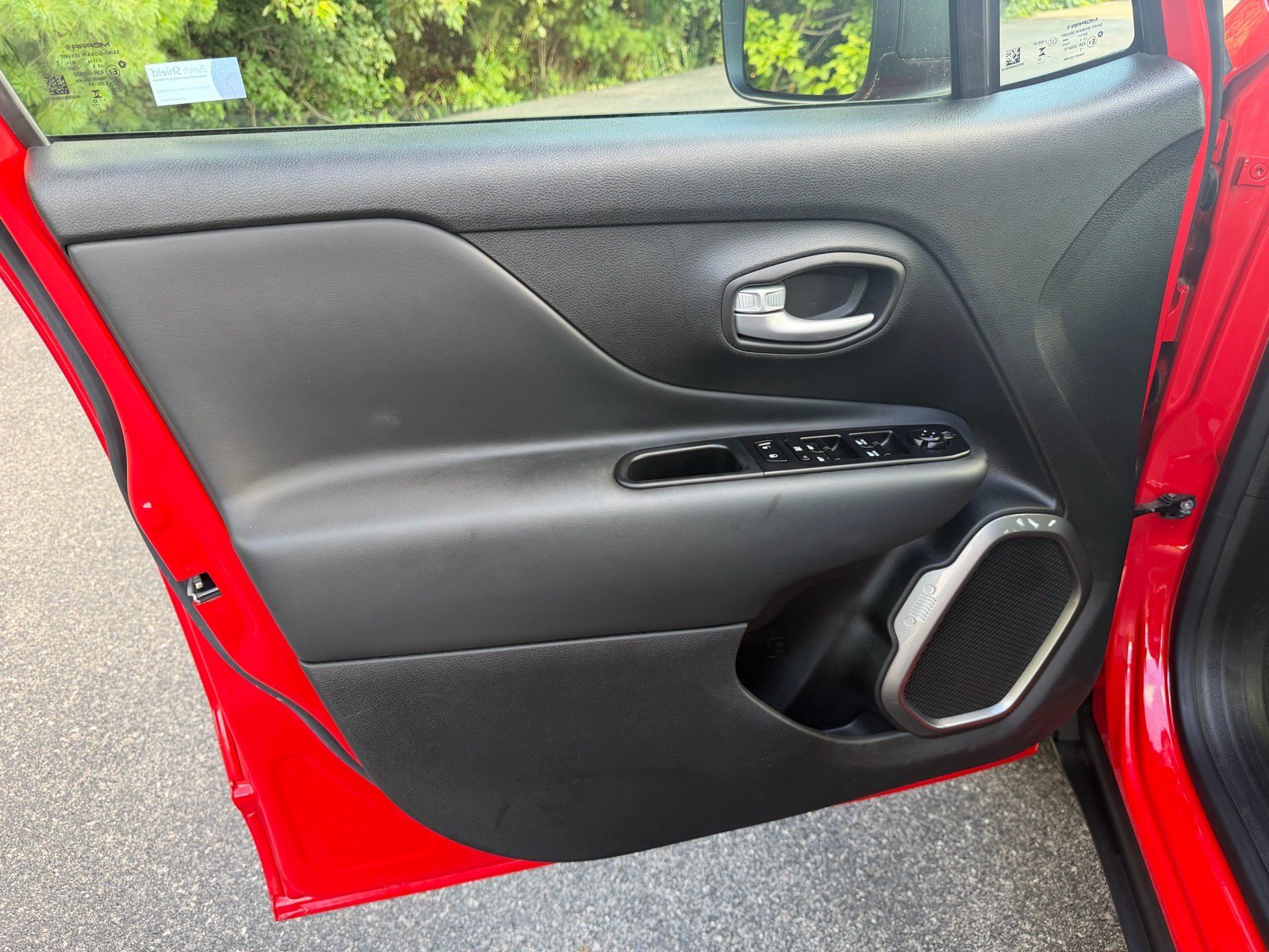 Used 2023 Jeep Renegade Latitude w/ Sun/Sound Group AWD/4WD image 22