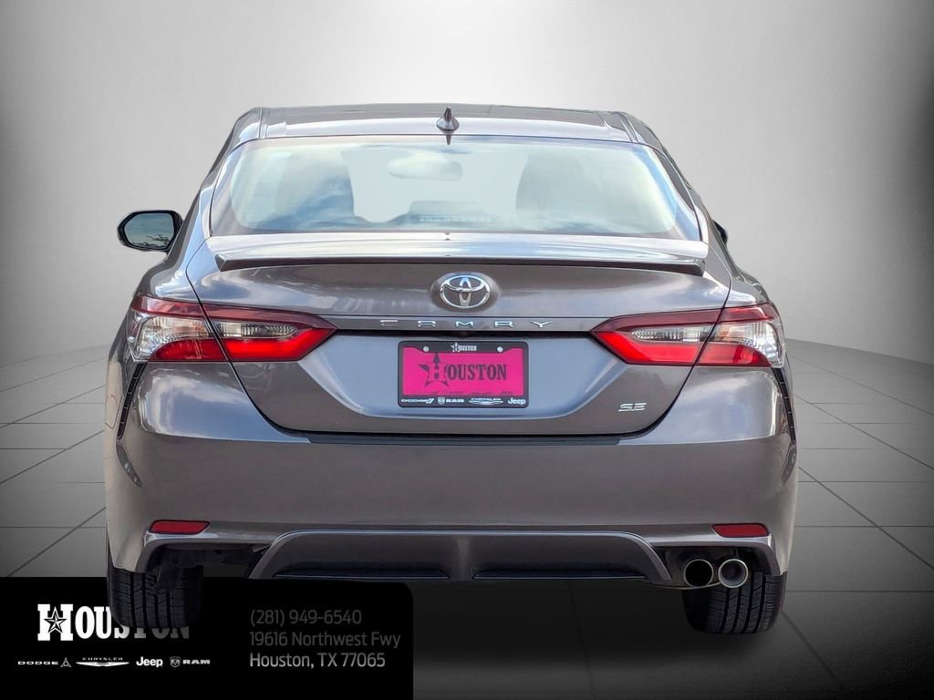 Used 2024 Toyota Camry SE image 4