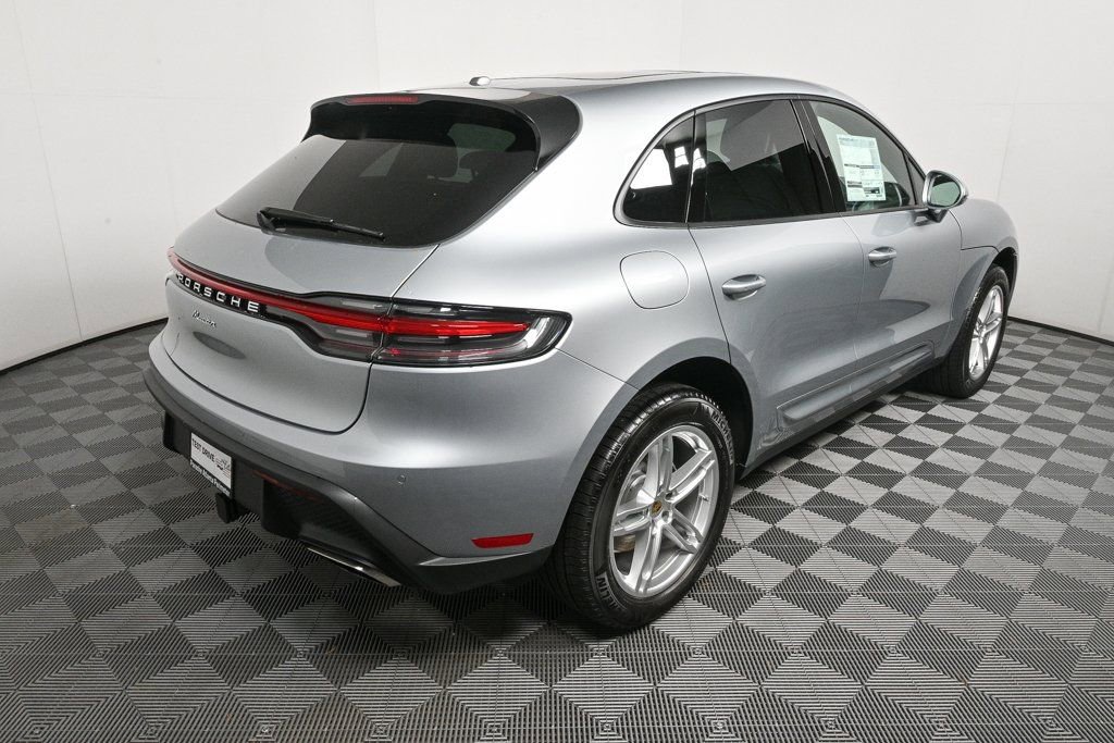 Certified 2025 Porsche Macan image 28