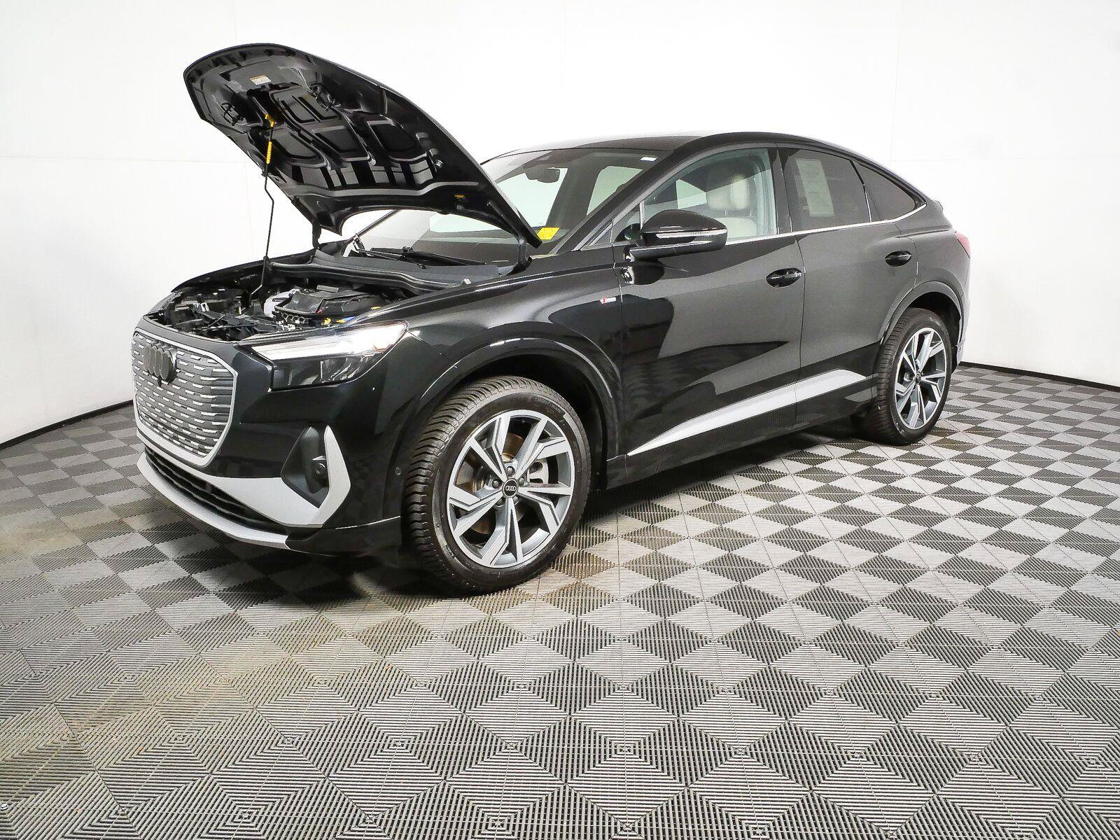 Used 2023 Audi Q4 e-tron Premium Plus w/ Premium Plus AWD/4WD image 34
