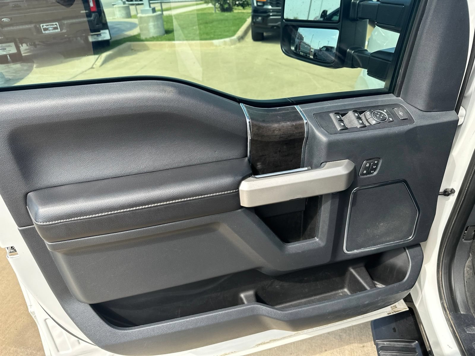 Used 2022 Ford F250 Lariat w/ Lariat Ultimate Package AWD/4WD image 18