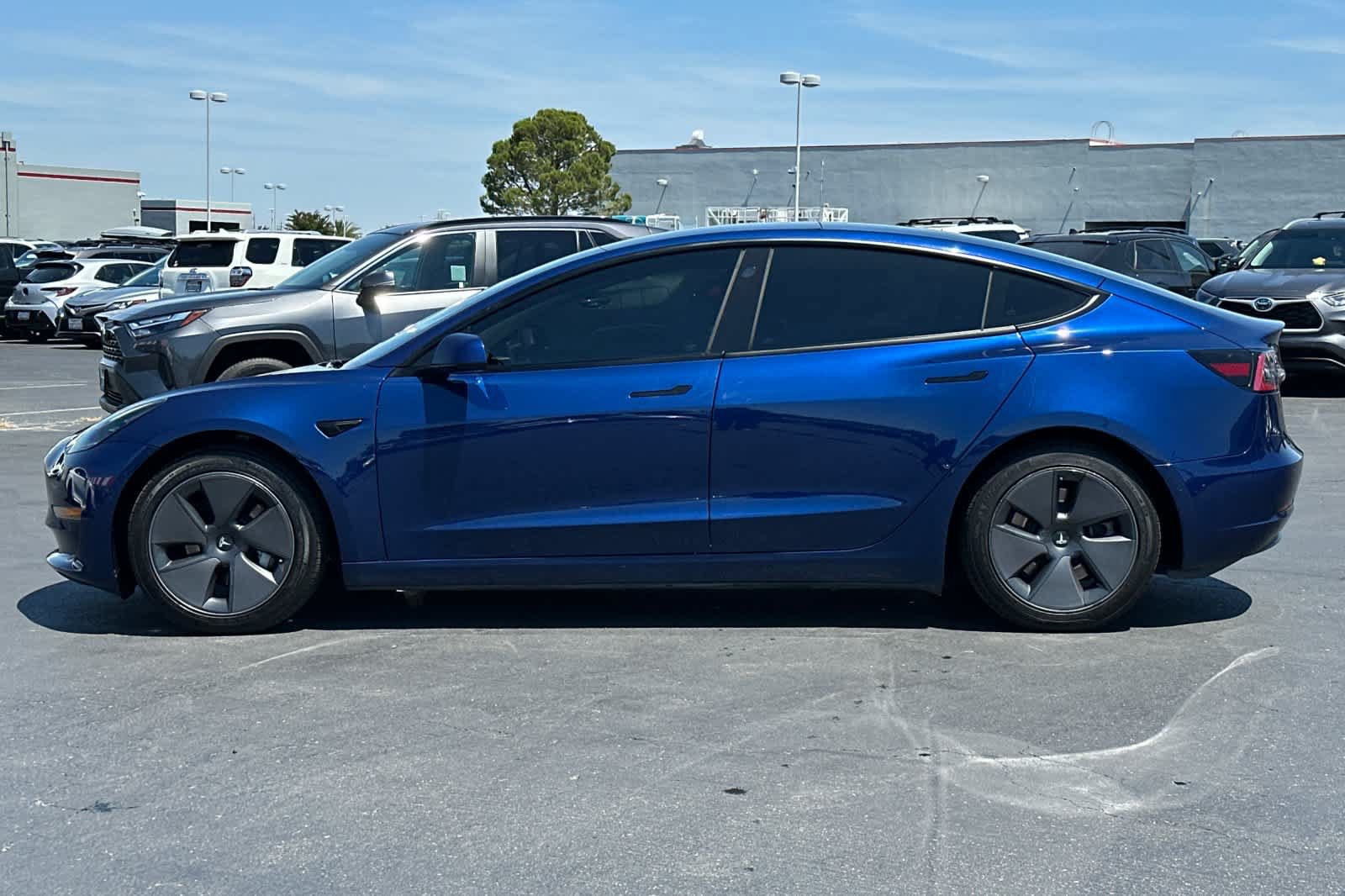 Used 2022 Tesla Model 3 Long Range AWD/4WD image 9