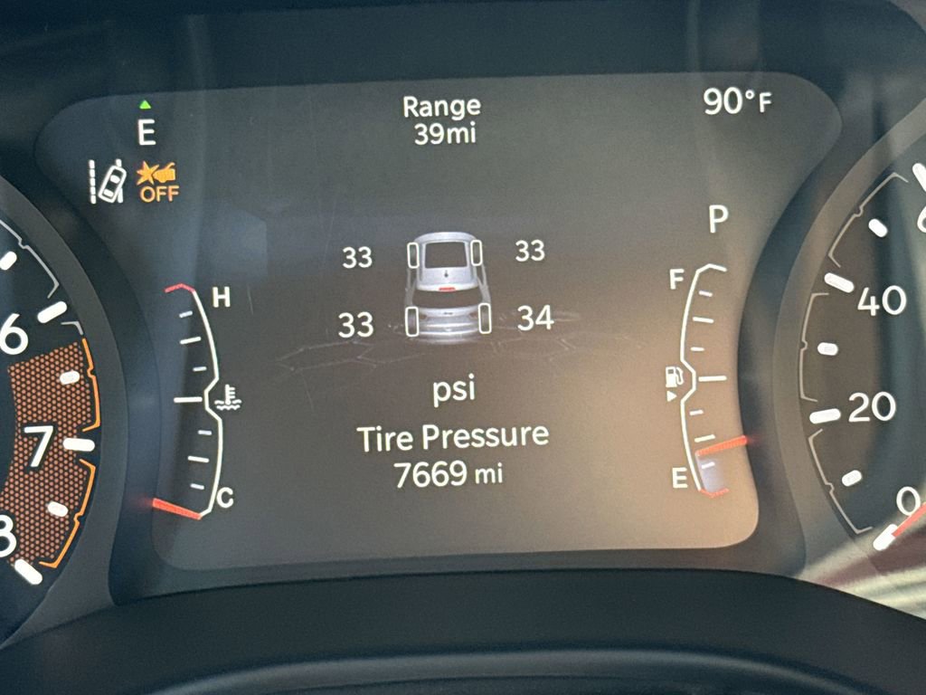 Used 2024 Jeep Compass Latitude image 10