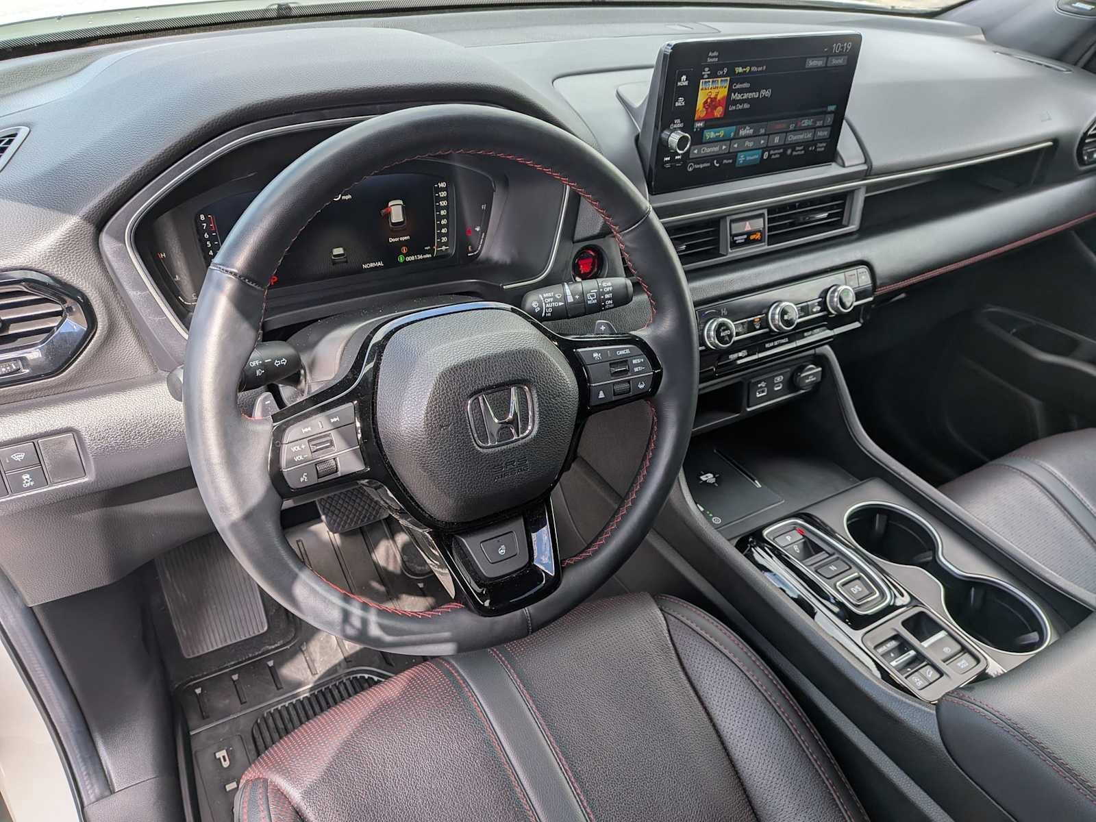 Used 2025 Honda Pilot Black Edition image 13
