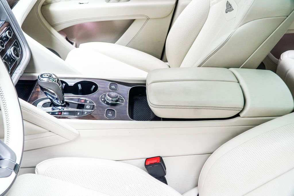 Used 2021 Bentley Bentayga AWD/4WD image 22