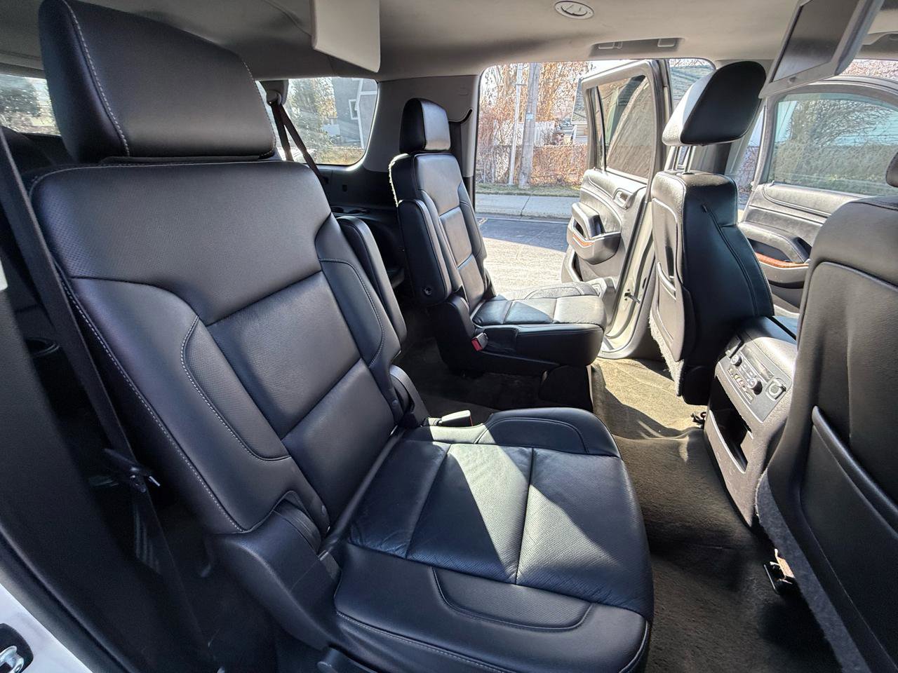 Used 2015 Chevrolet Suburban LTZ image 17