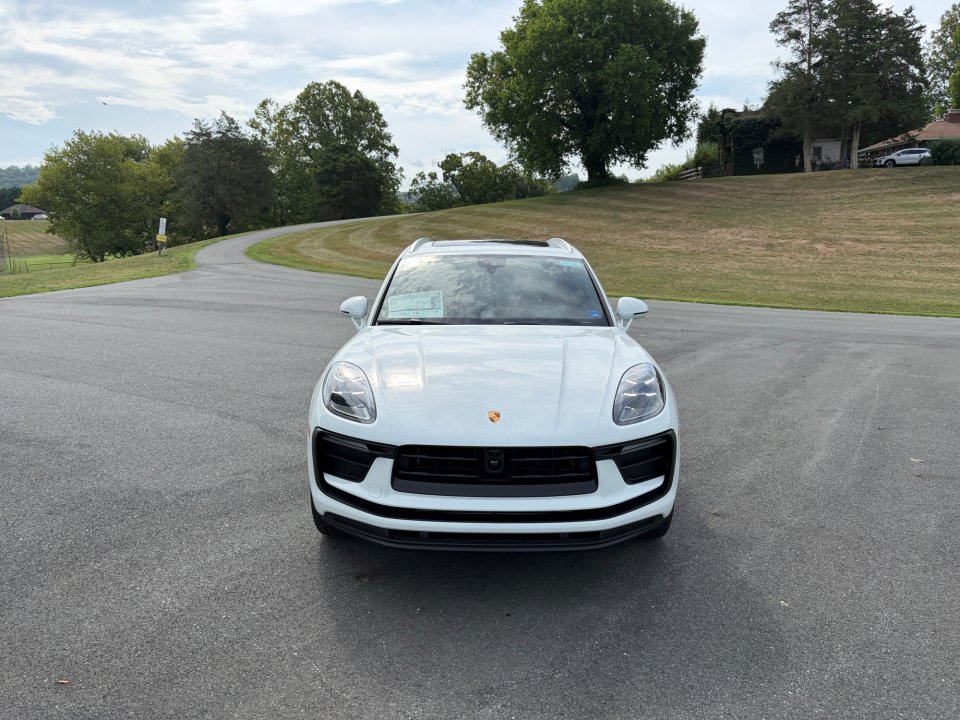 New 2026 Porsche Macan AWD/4WD image 10