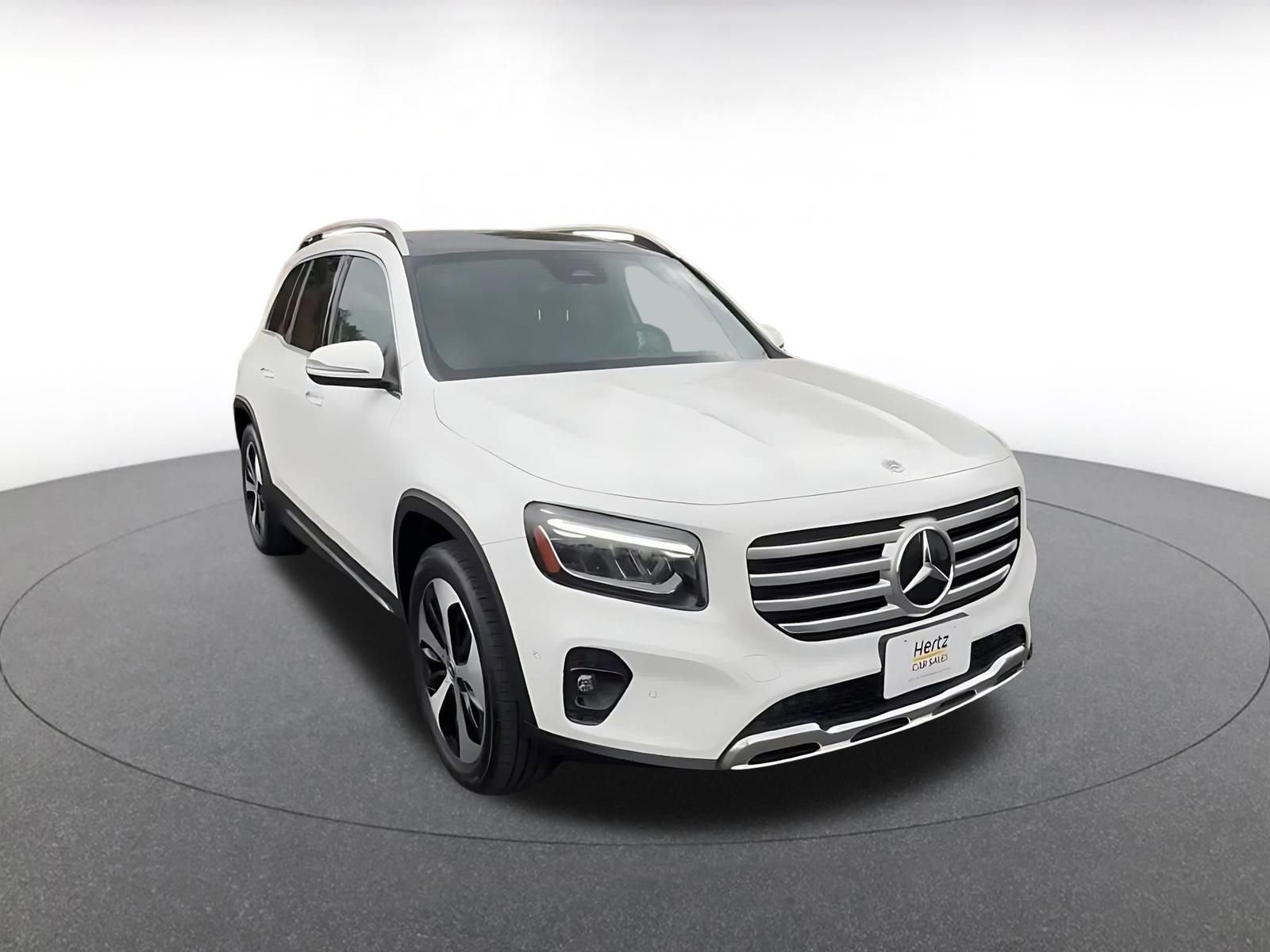 Used 2025 Mercedes-Benz GLB 250 4MATIC image 3