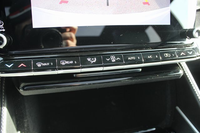 Used 2024 Jeep Wagoneer 4WD w/ Premium Group I image 10