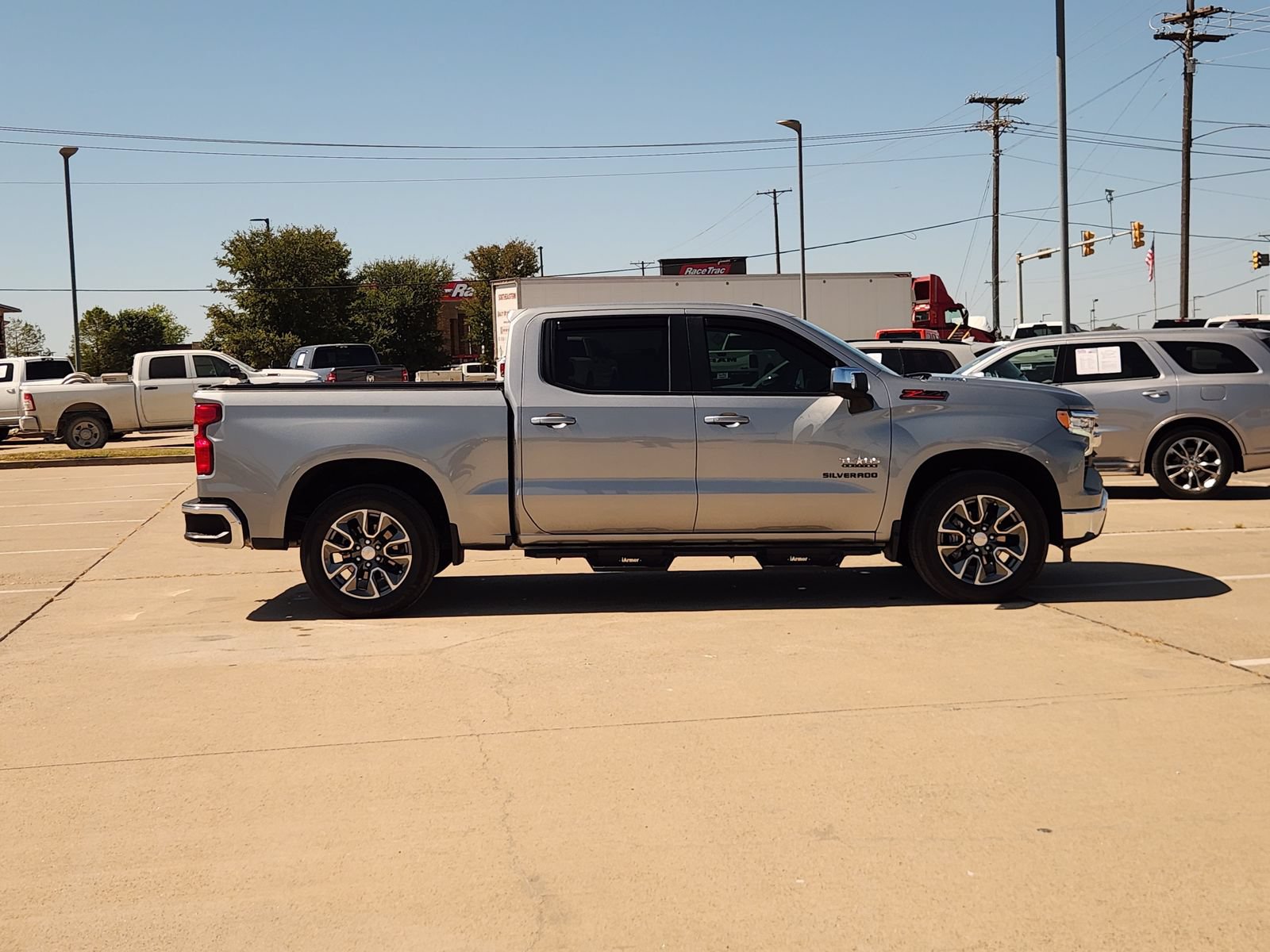 Used 2025 Chevrolet Silverado 1500 LT AWD/4WD image 7