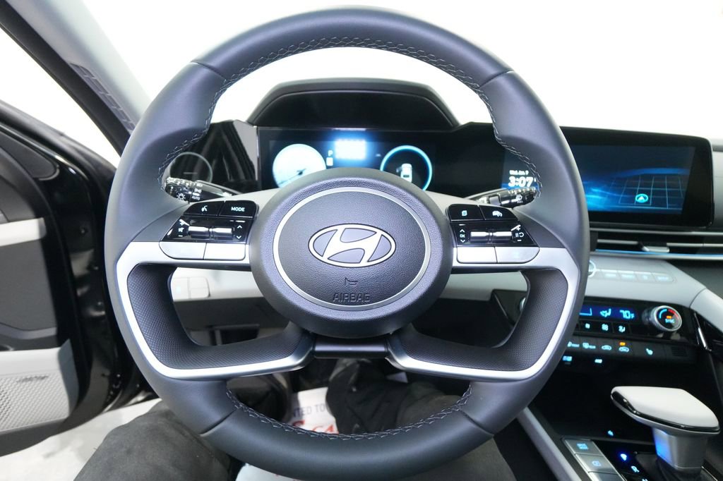 New 2026 Hyundai Elantra Limited image 38