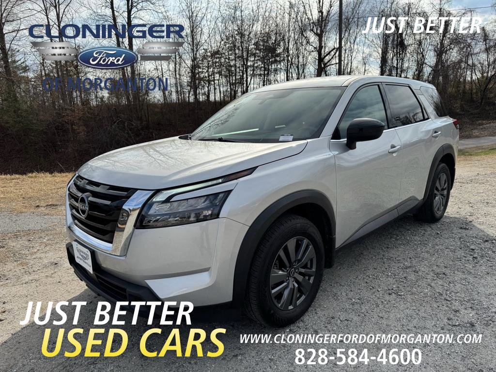 Used 2024 Nissan Pathfinder S image 3