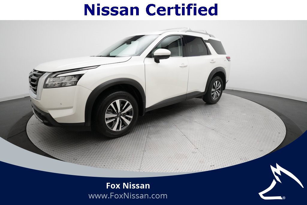 Certified 2024 Nissan Pathfinder SL image 1