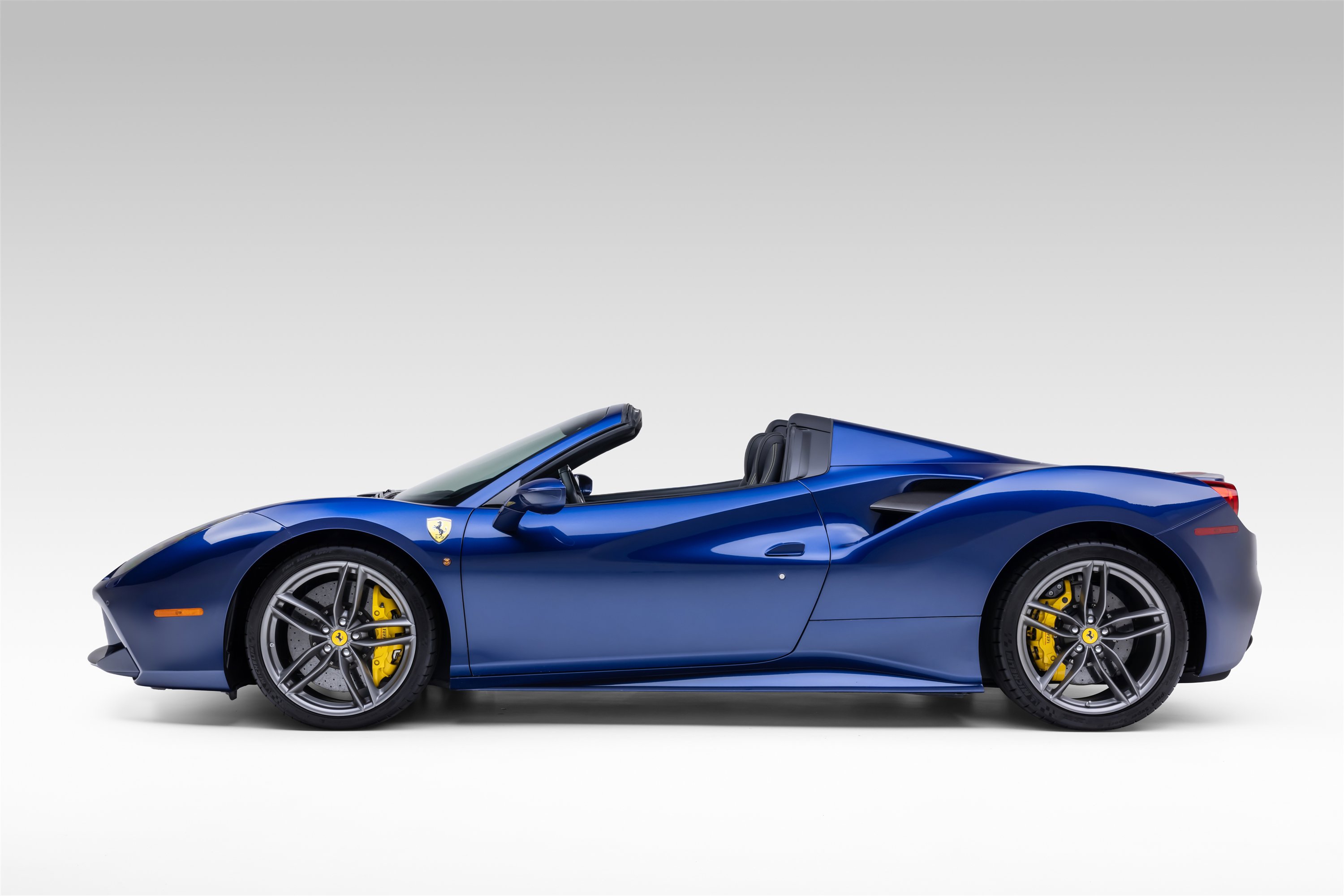 Certified 2017 Ferrari 488 Spider RWD image 5