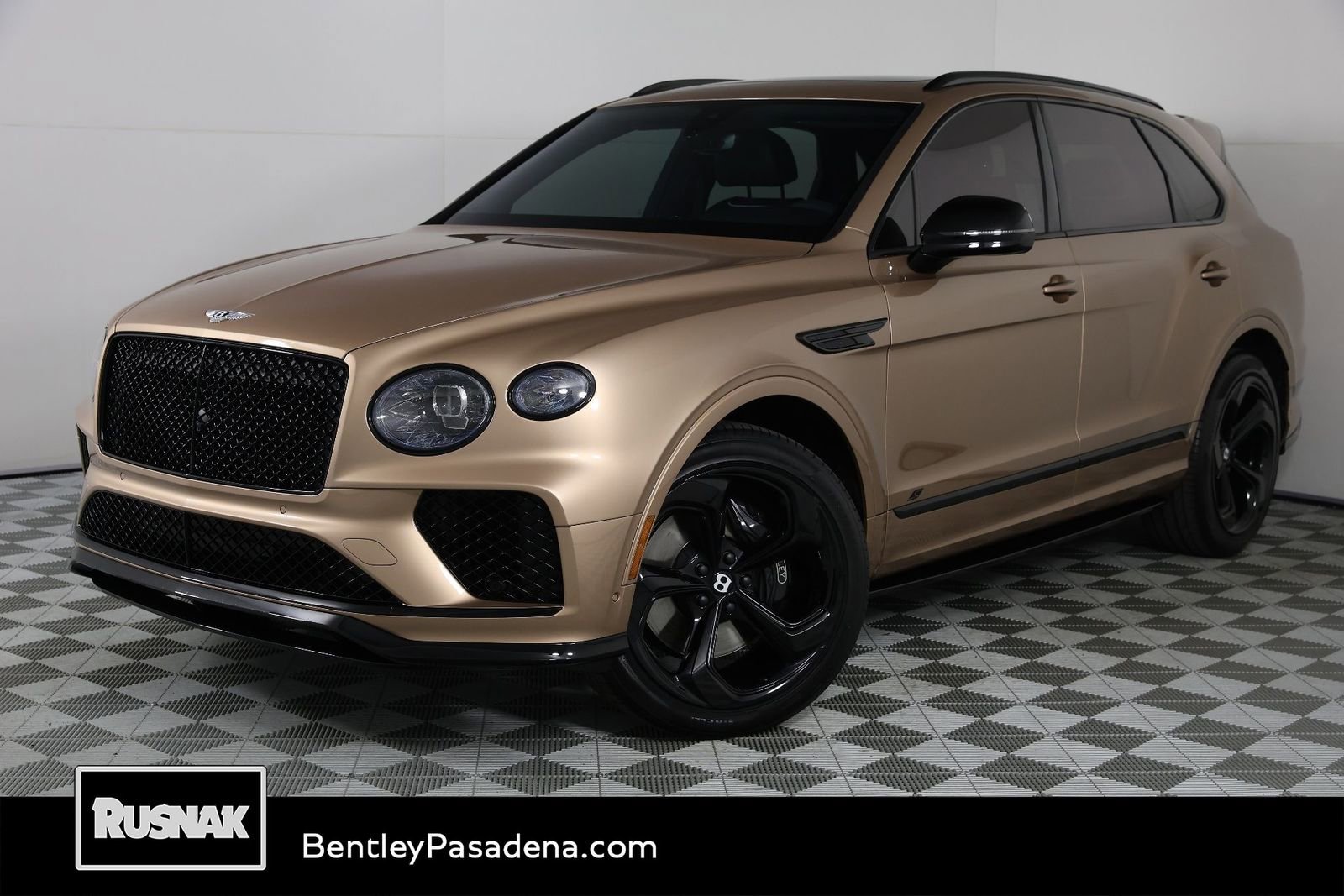 Used 2023 Bentley Bentayga image 1