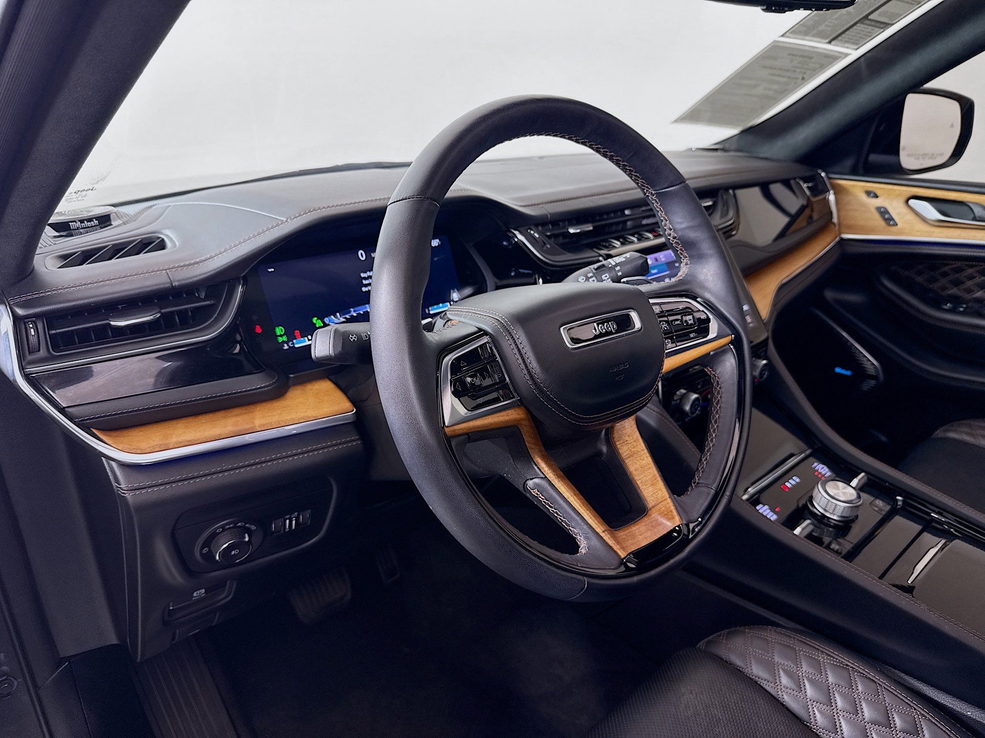 Used 2023 Jeep Grand Cherokee L Summit image 9