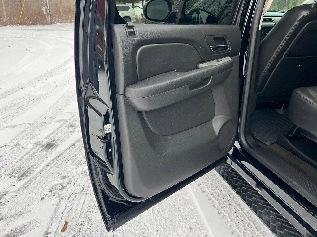 Used 2013 Chevrolet Avalanche LT w/ Suspension Package, Off-Road image 41