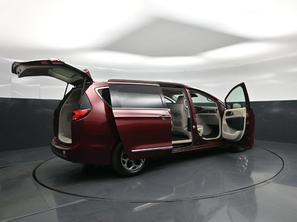 Used 2021 Chrysler Pacifica Limited w/ Premium & Safety Sphere Group AWD/4WD image 5