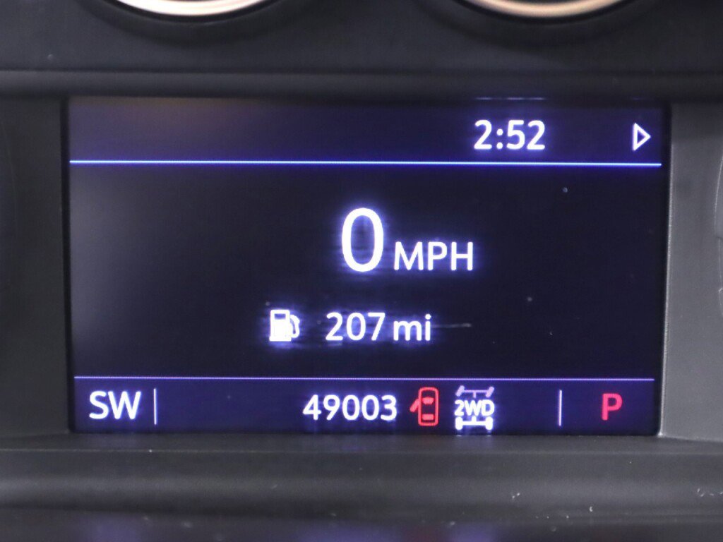 Used 2021 Chevrolet Silverado 1500 LT w/ Convenience Package II AWD/4WD image 15