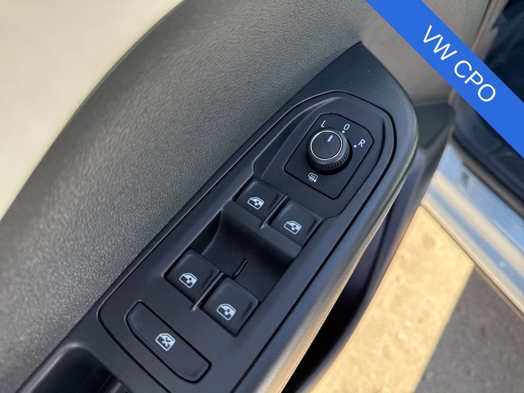 Used 2025 Volkswagen Taos SE AWD/4WD image 12