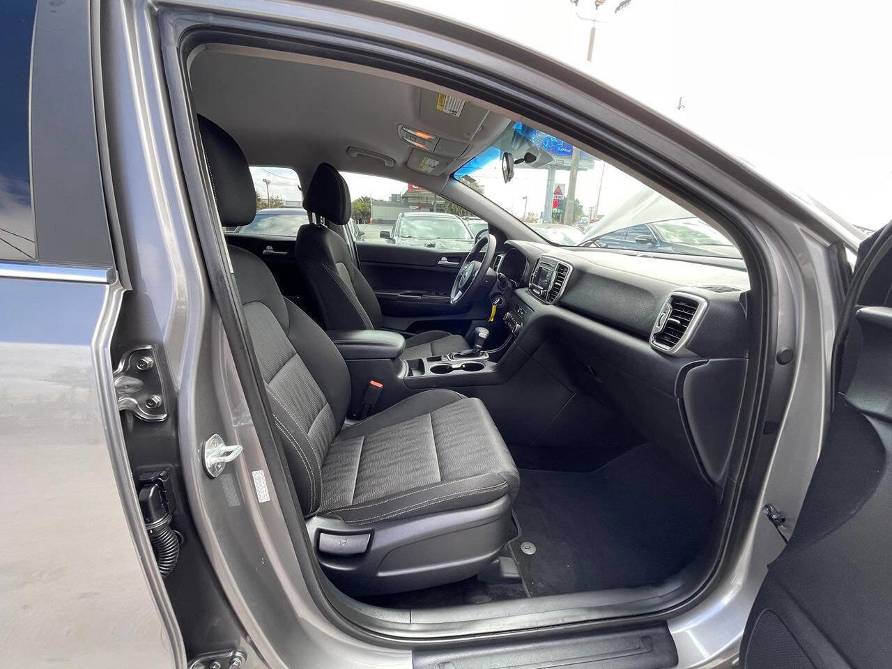 Used 2017 Kia Sportage LX AWD/4WD image 10