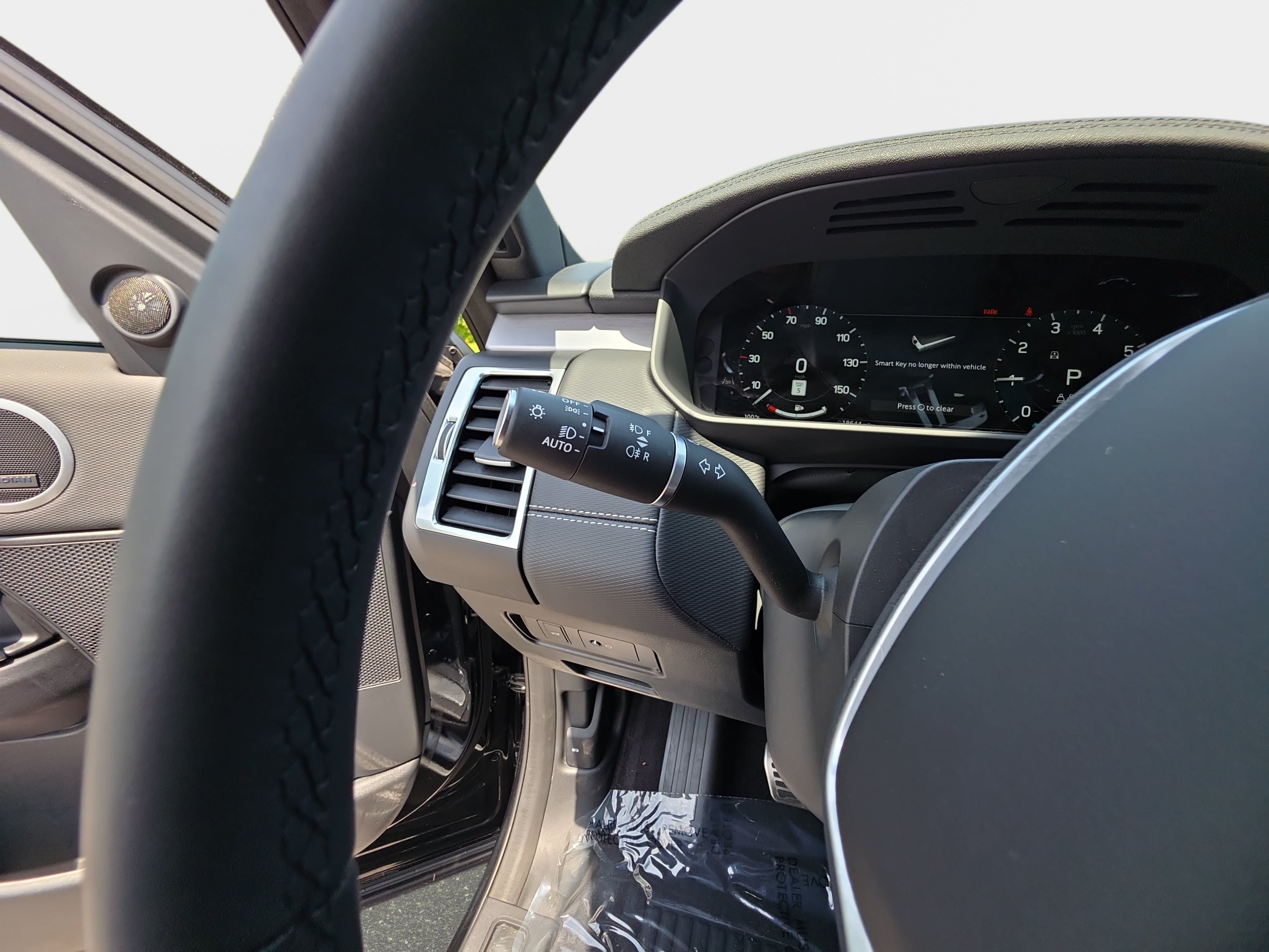 Used 2025 Land Rover Discovery Dynamic SE AWD/4WD image 28