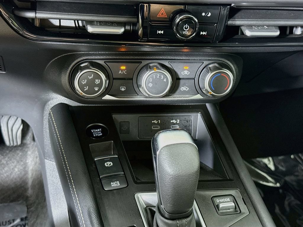 Used 2025 Nissan Kicks SV AWD/4WD image 8