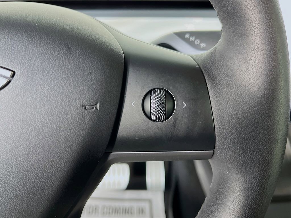 Used 2024 Tesla Model Y Performance image 12