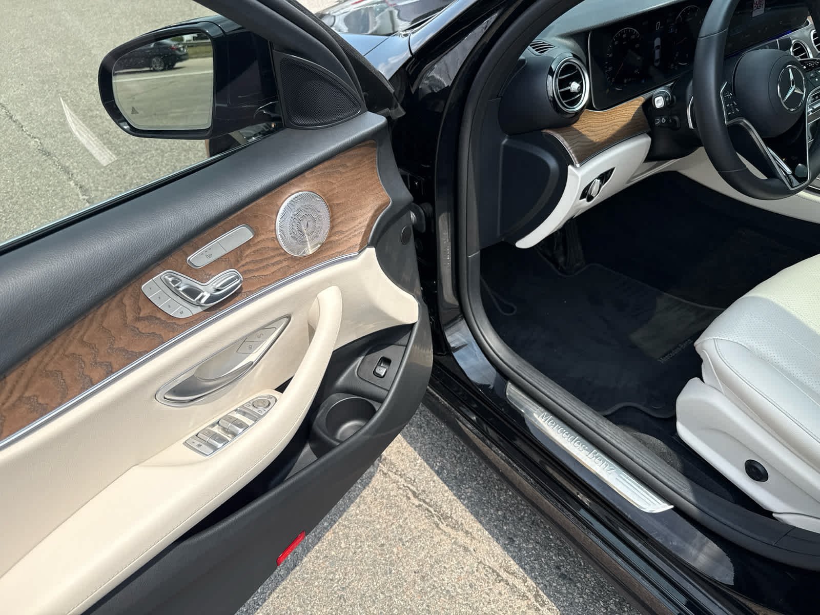 Used 2023 Mercedes-Benz E 350 4MATIC Sedan image 13